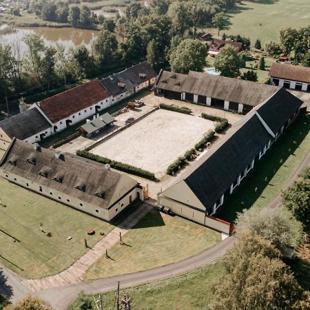 Dvur Olsiny -Hotel And Horse-Riding Karviná Exterior foto