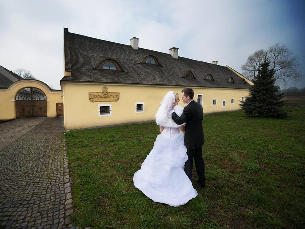 Dvur Olsiny -Hotel And Horse-Riding Karviná Exterior foto