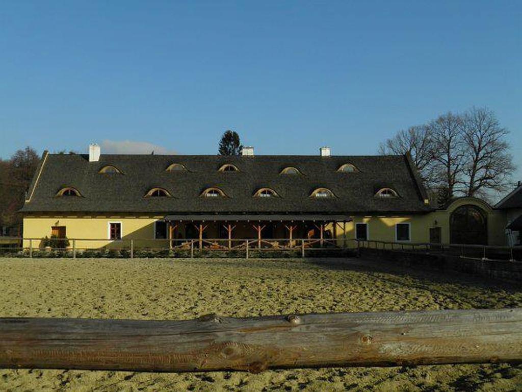 Dvur Olsiny -Hotel And Horse-Riding Karviná Exterior foto